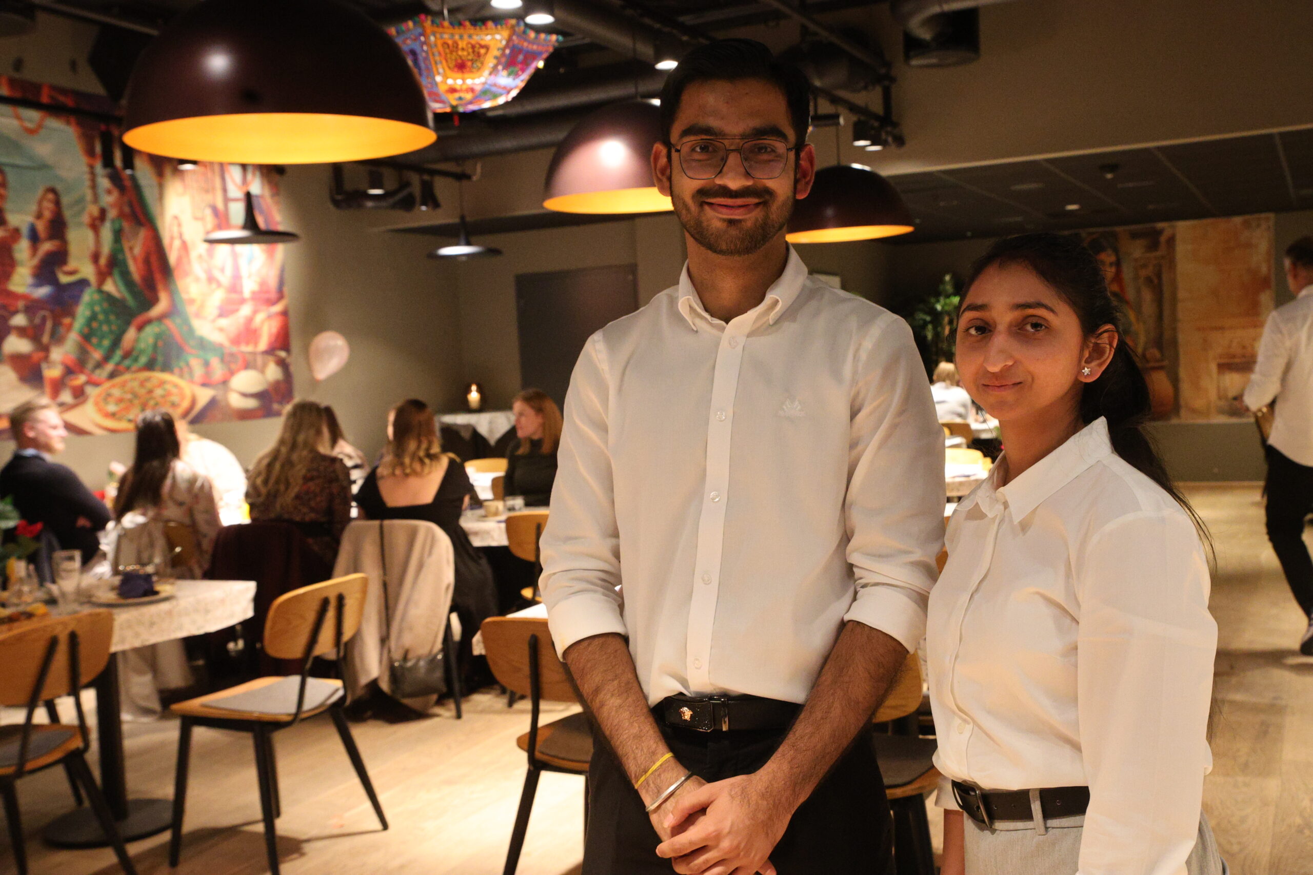 Nitin og Khushveer Sharma er glad for å endelig ha kunnet åpne dørene.