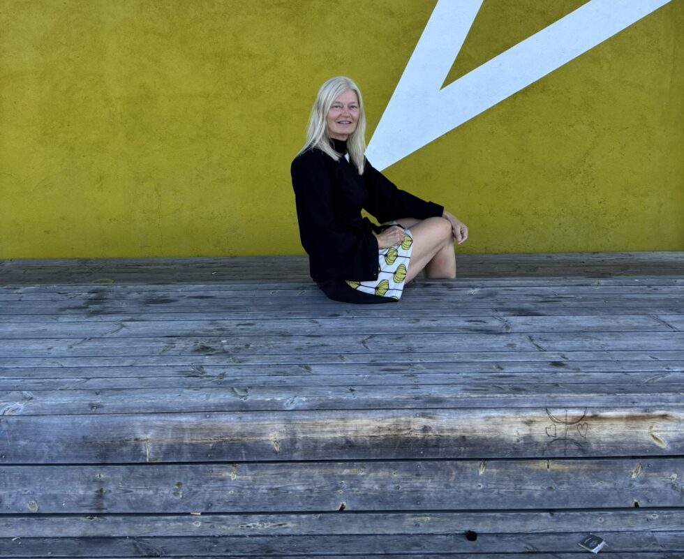 Jenny B. Osuldsen er partner i Snøhetta, et av verdens mest prisbelønte arkitektkontor. Hun har vært med på å forme alt fra 9/11 Memorial Museum Pavilion på Ground Zero i New York til byrom i Oslo, Paris og Shanghai.