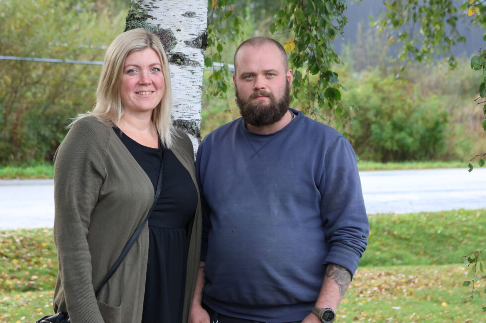 Malin Karlholm og Jonny Olsson pendler daglig fra Arvika til Norge for å arbeide. Fordi samboerparet jobber i hver sin kommune rammes de av helt ulike skatteregler.