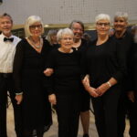 F.v. Halvor Noer, Bernt Blåka, Inger Leer Sandstad, Inger Nabben, Berit Myhre Nielsen, Liv Jorun Meldalen, Anne Hilde Knashaug og Heidi Kristiansen har alle vært med fra starten. Nå vil de ha med flere på laget.