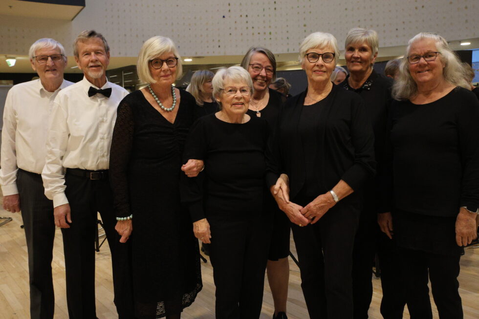 F.v. Halvor Noer, Bernt Blåka, Inger Leer Sandstad, Inger Nabben, Berit Myhre Nielsen, Liv Jorun Meldalen, Anne Hilde Knashaug og Heidi Kristiansen har alle vært med fra starten. Nå vil de ha med flere på laget.