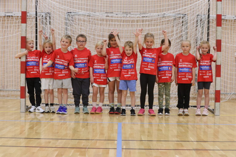 Dette var førsteklassingene som var med på årets håndballskole.