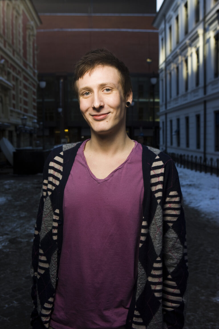 Mads Nuortta Skjørberg har i flere innlegg på sosiale medier gått til voldsomt angrep på sin tidligere partikollega Mimmi Sørli-Bolneset.