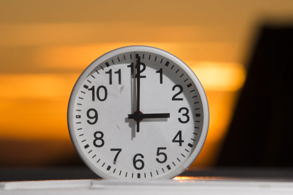 Natt til søndag får du en time ekstra søvn.