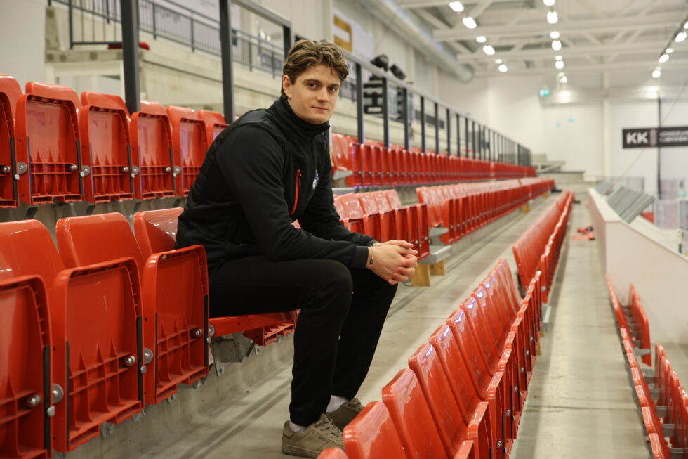 Markedsansvarlig i KIL Ishockey, Stian Wangen håper at det ikke blir mange seter ledige når Comet kommer på besøk lørdag.