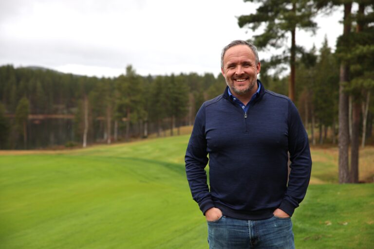 Leder av Kongsvingers golfklubb, Daniel Larsson, har all grunn til å være fornøyd med årets sesong på Liermoen.