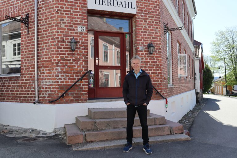 Håvard Gimse gleder seg til bokbadet med Åge Aleksandersen og Levi Henriksen. — Foto: Marie J. Mørch