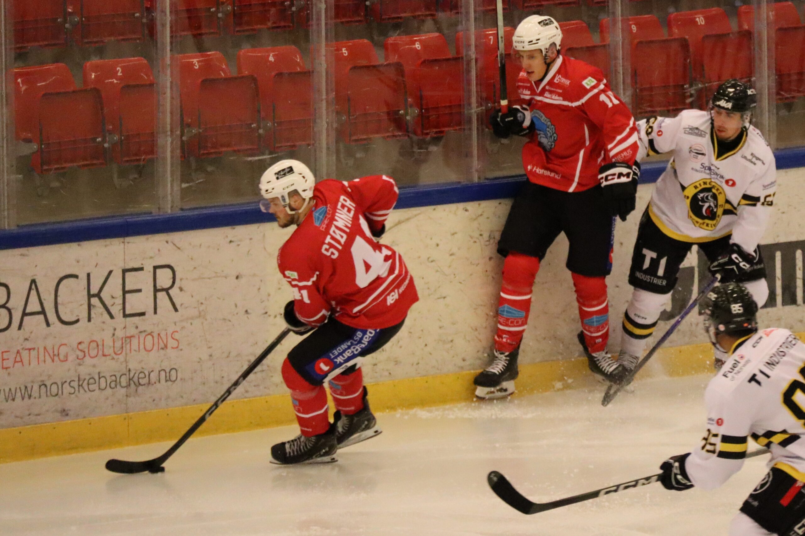 – Vi er rett og slett bare nødt til å ha fokus på godt forsvarsspill, være tighte hjemover og være gjerrige på hva vi gir bort, mener sportssjefen i KIL ishockey.