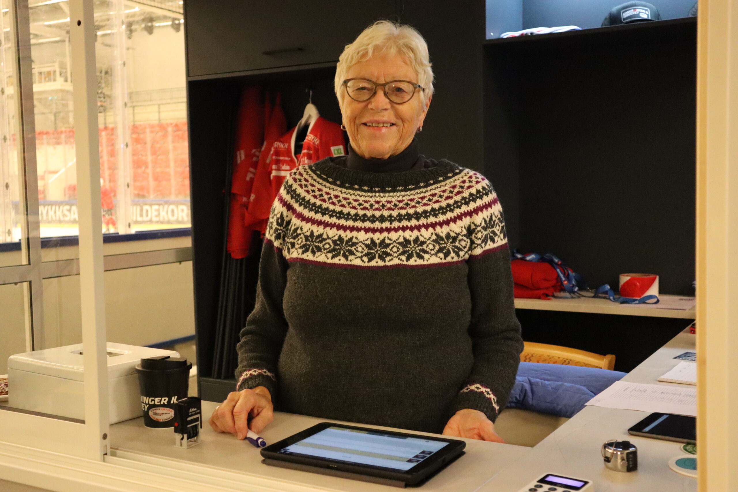Irene Svendsrud er nok kanskje dama med flest timer i billettluka i Kongshallen.