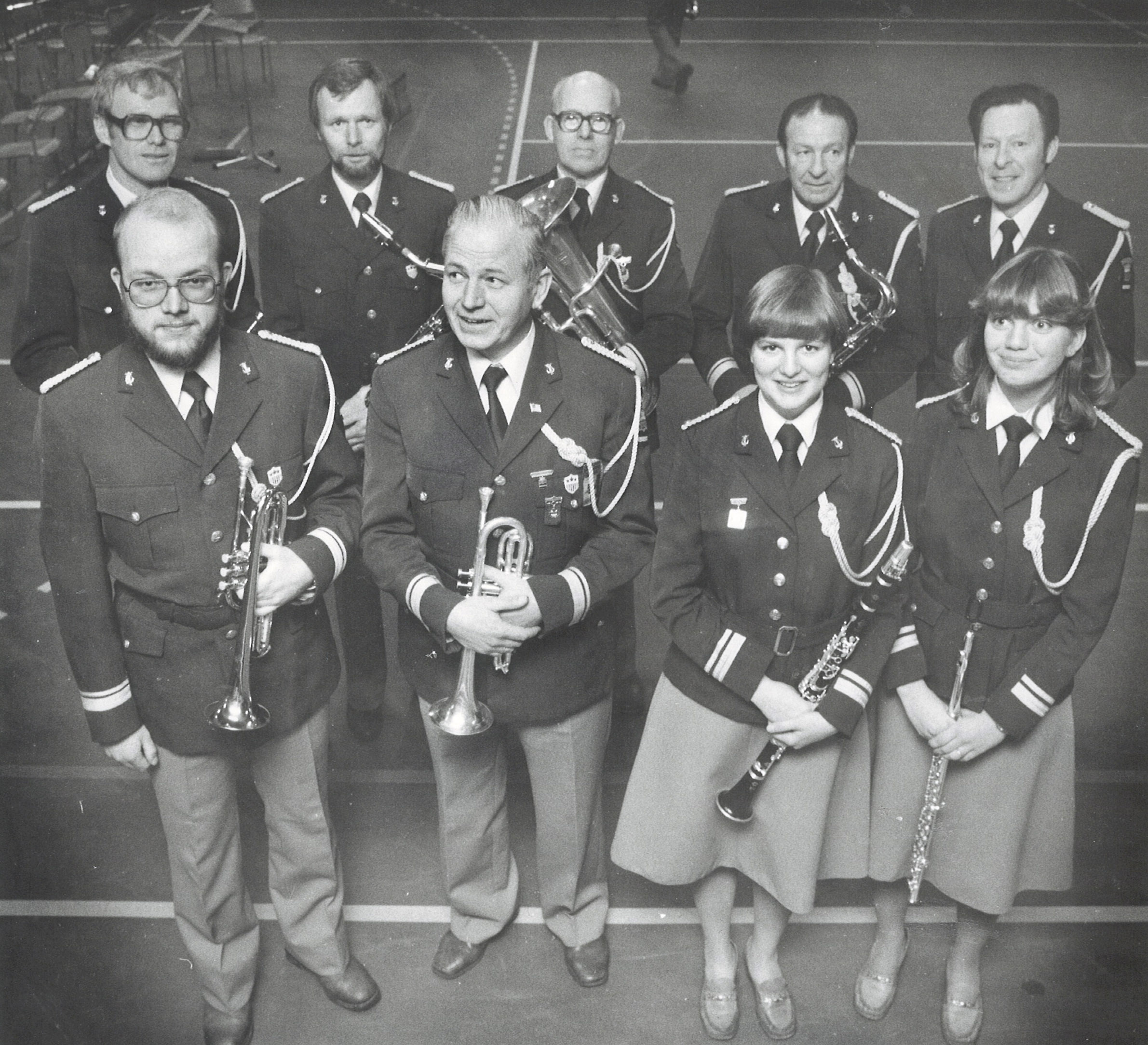 Mange korpsmusikere har med musikkgleden hjemmefra. Her ser vi Jan og Knut Pedersen sammen med faren Rolf Pedersen, Gunnar Gylterud og Kjell Gylterud, Øystein Bjørkli med faren Egil Bjørkli, samt Ann-Kristin Bakli og Gunn Iris Bakli.