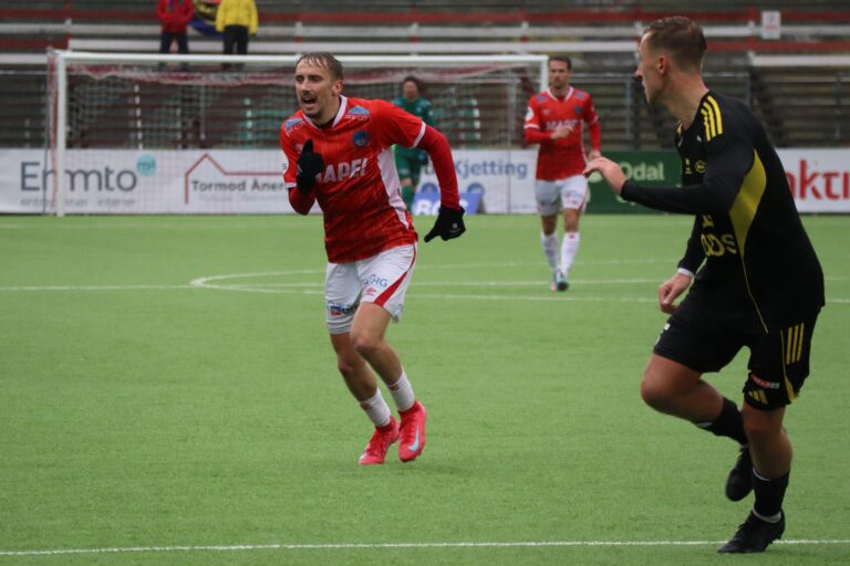 KIL og Lucas Ravn-Haren lot seg ikke stoppe av regn, vind og Skeid. Rødtrøyene vant 3-0 lørdag ettermiddag.