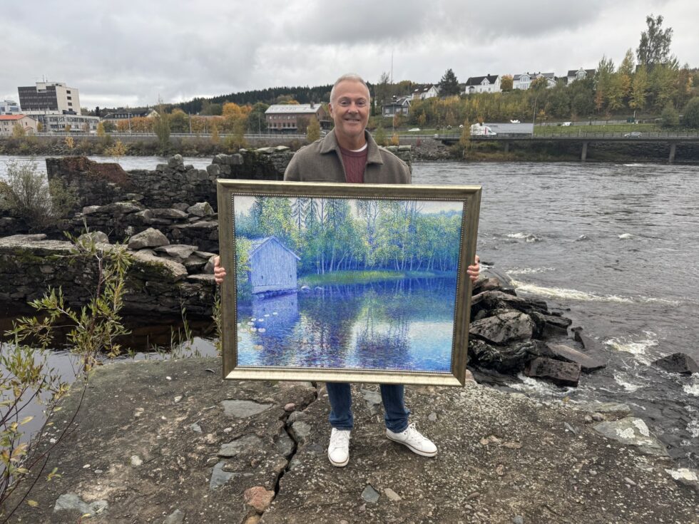 Torsdag kveld åpner salgsutstillingen til Tore Hogstvedt i Galleri Asbjørn. Her er et maleri som viser det gamle pumpehuset på Bogerfløyta