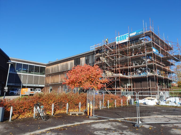 I det nye påbygget på Sentrum videregående skole er det planlagt at det skal bli to store klasserom med adskilte arbeidsrom.