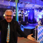 Kjell FIskerud ønsket velkommen til årets Oktoberfest.