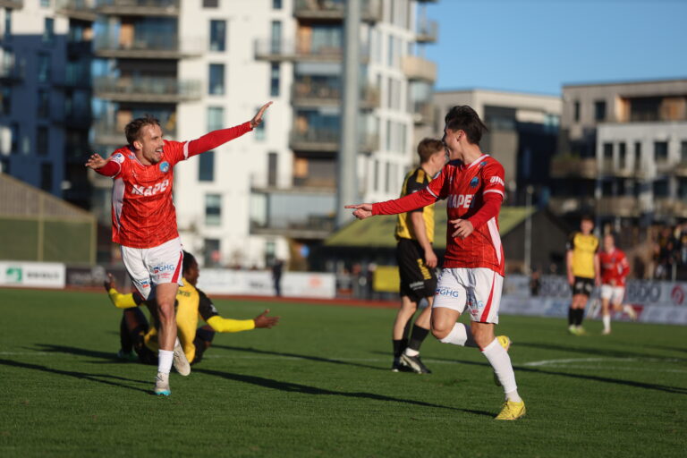 Noa Williams (t.h.) og Lucas Ravn-Haren satt hver sin scoring i kampen mot Moss..