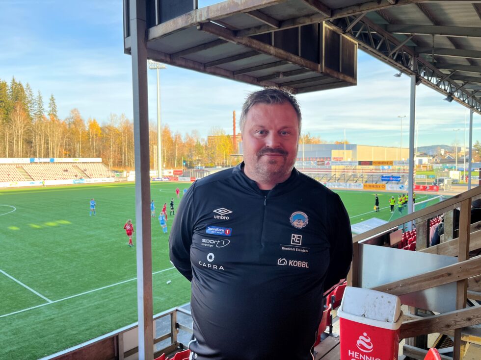 Bildetekst: Sportslig leder i KIL Fotball, Patrick Holtet, lover minst like god satsing på kvinnefotballen neste sesong.