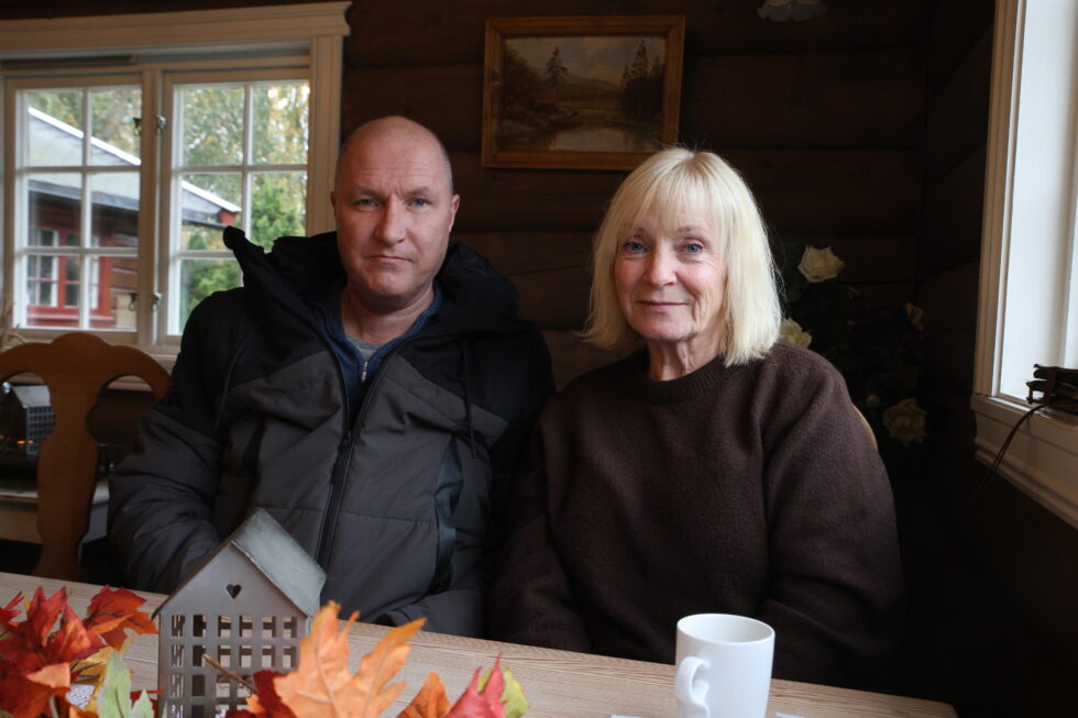 Tore Nersveen og Brit Bergersen er ikke fornøyd med at sine foreldre har blitt flyttet til Eidsvoll.