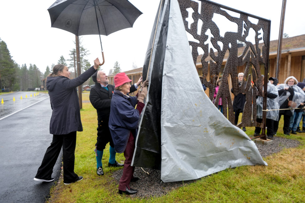 Dronning Sonja åpner nytt museumsbygg på Norsk Skogfinsk Museum i Svullrya.