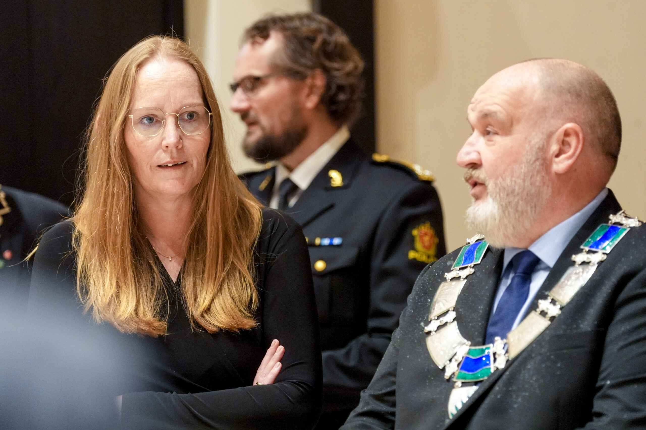 Lise Selnes (Ap) og Grues ordfører Rune Grenberg. Dronning Sonja besøker Norsk Skogfinsk Museum.