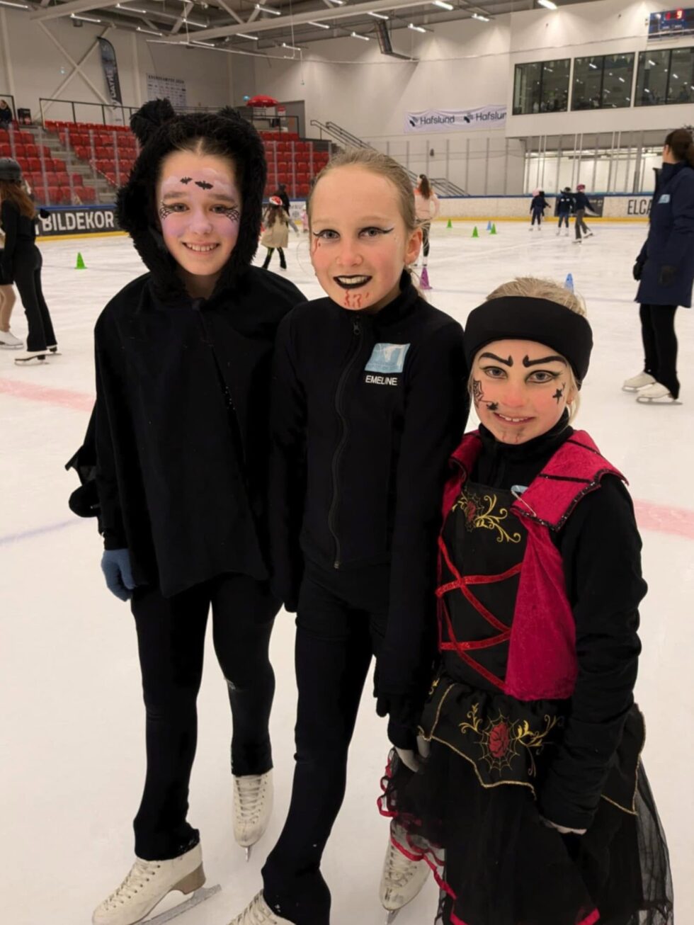Olivia Dyrkorn Hendrix (t.v.), Emeline Engell Kulblik og Elise Engell Kulblik.