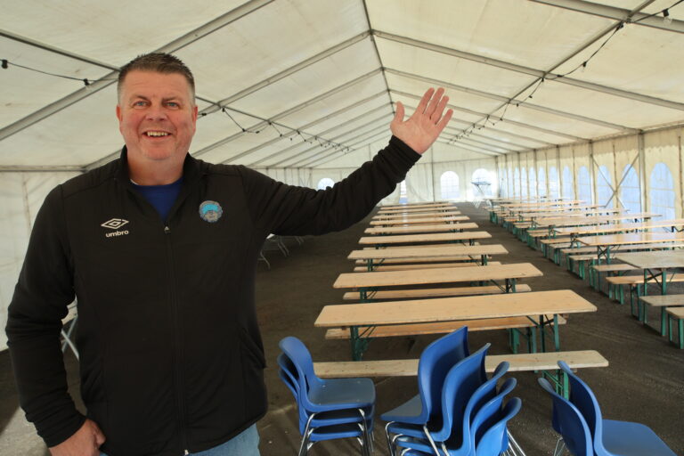 Rune Lundgren er klar for fotballfest på Gjemselund. Det meste er på plass foran lørdagens kamp mot LSK.