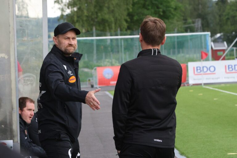 KIL-helten og assistenttrener for Aalesund Geir Frigård og hans mannskap fikk det tøft mot Johan Wennbergs utvalgte sit gang de gjestet Gjemselund. Til søndag kan hans mannskap ødelegge for KIL sitt håp om opprykk.