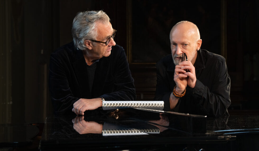 Helge Iberg og Lars Saabye Chrsitensen tolker Beatles i Vinger kirke førstkommende torsdag.