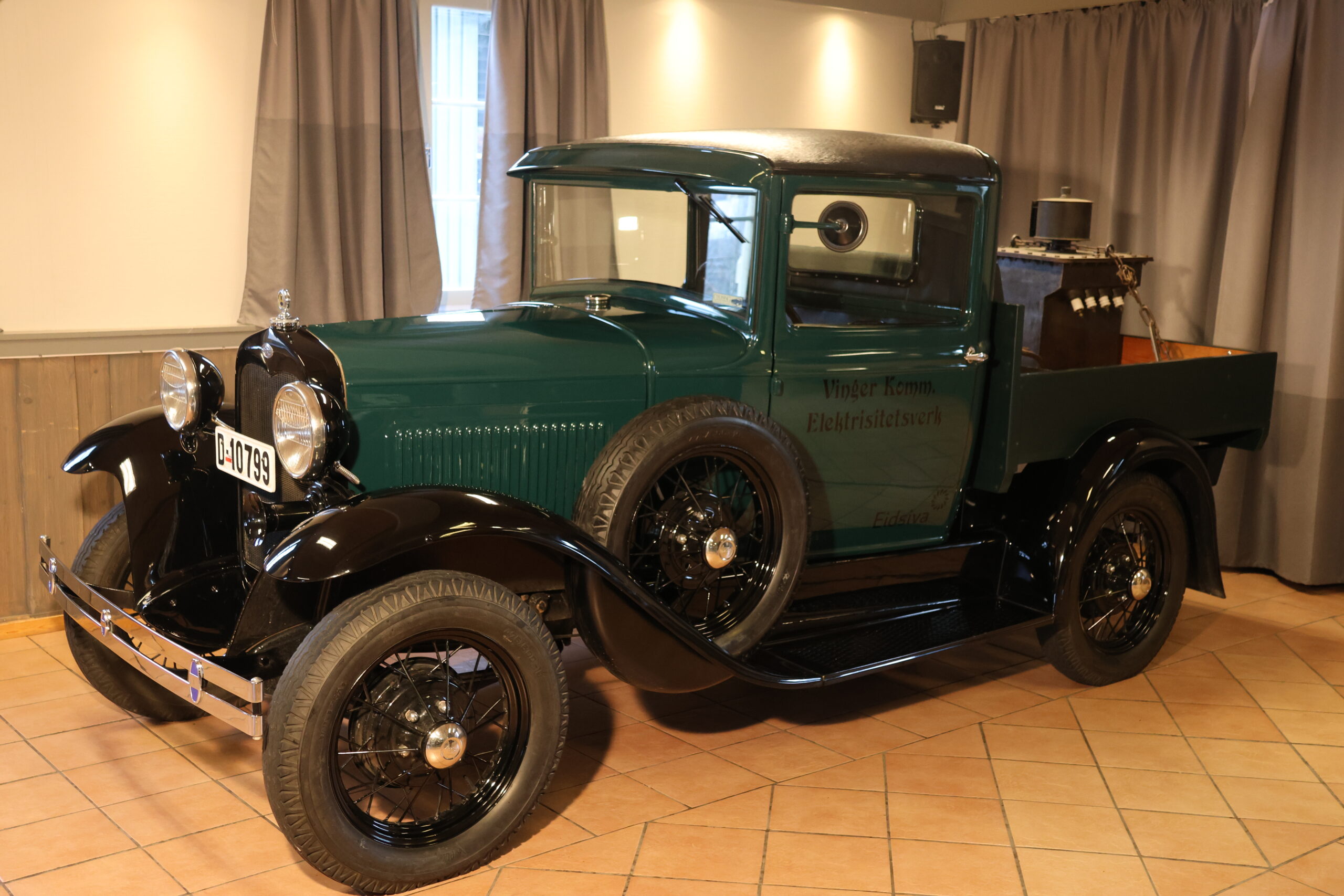 Vinger kommunale elektrisitetsverk anskaffet den lille lastebilen med 40 hestekrefter i 1931. Nå er den tilbake på Kongsvinger snart 100 år senere.
