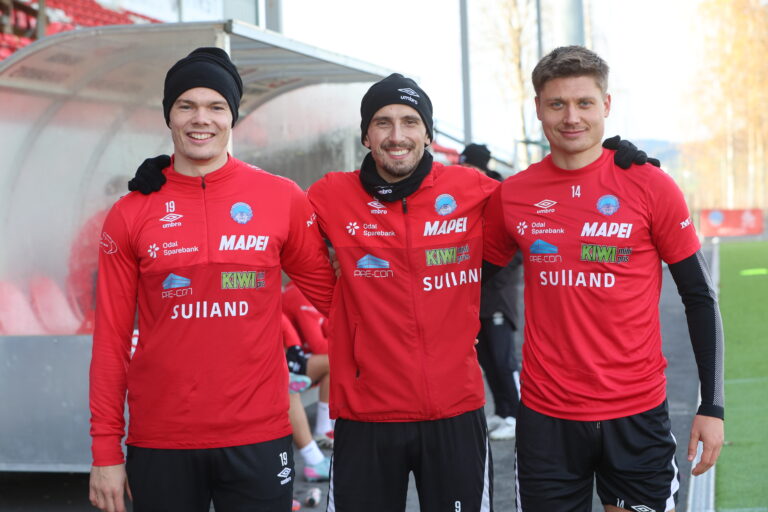 Emil Arendrup Nielsen, Lucas Ravn-Haren og Frederik Juul Christensen er KILs danske delegasjon.