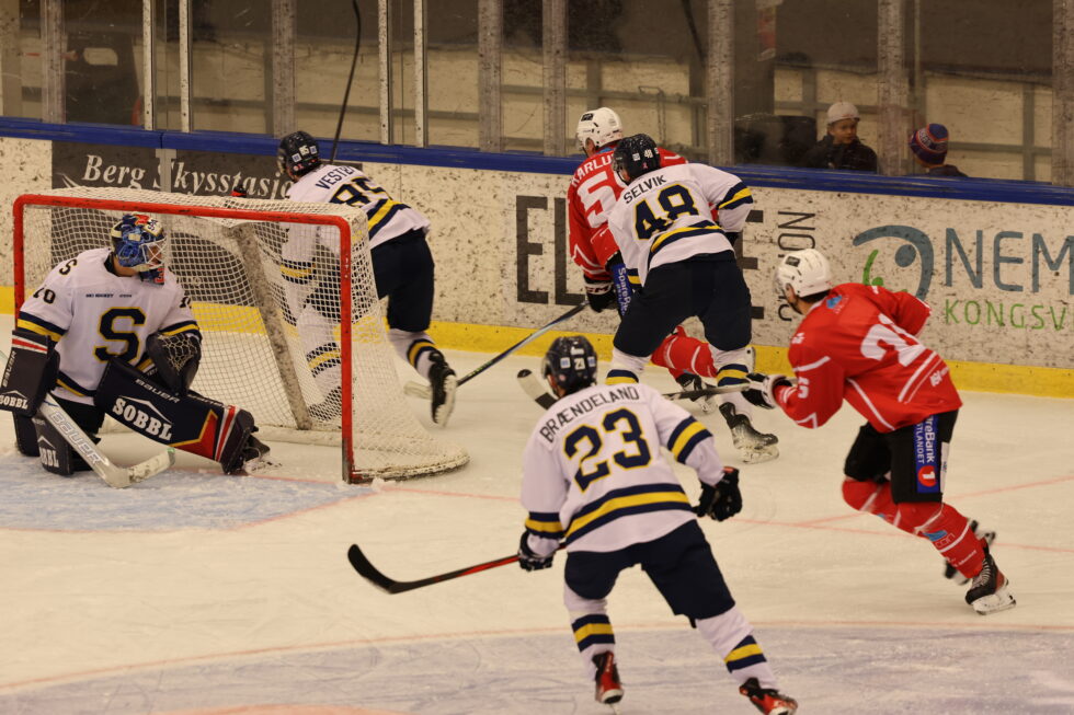 Kongsvinger førte i store deler av matchen og hadde flere sjanser. Men pucken ville ikke i mål.