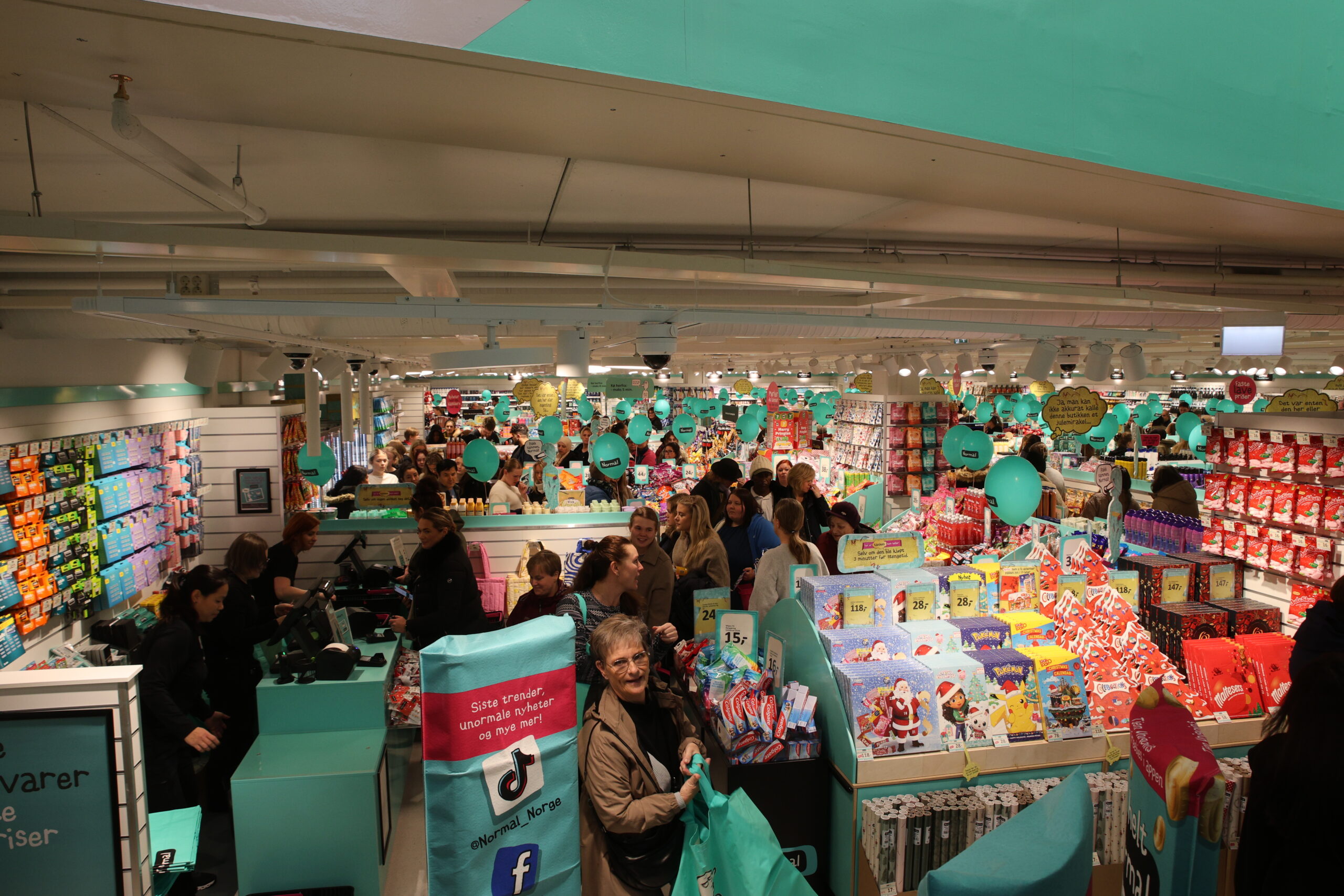 Det er mellom 10 og 12 000 vareenheter i butikken.