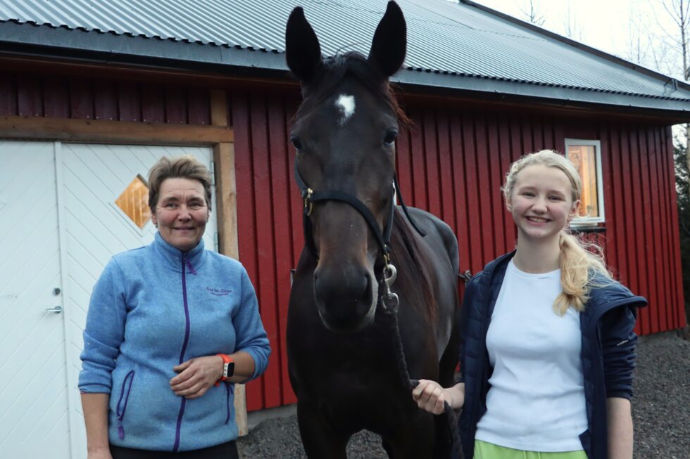 For Linn Strand og datteren Gina Angelica Strand har travhesten Dixie Chick en spesiell plass i hjerterota.