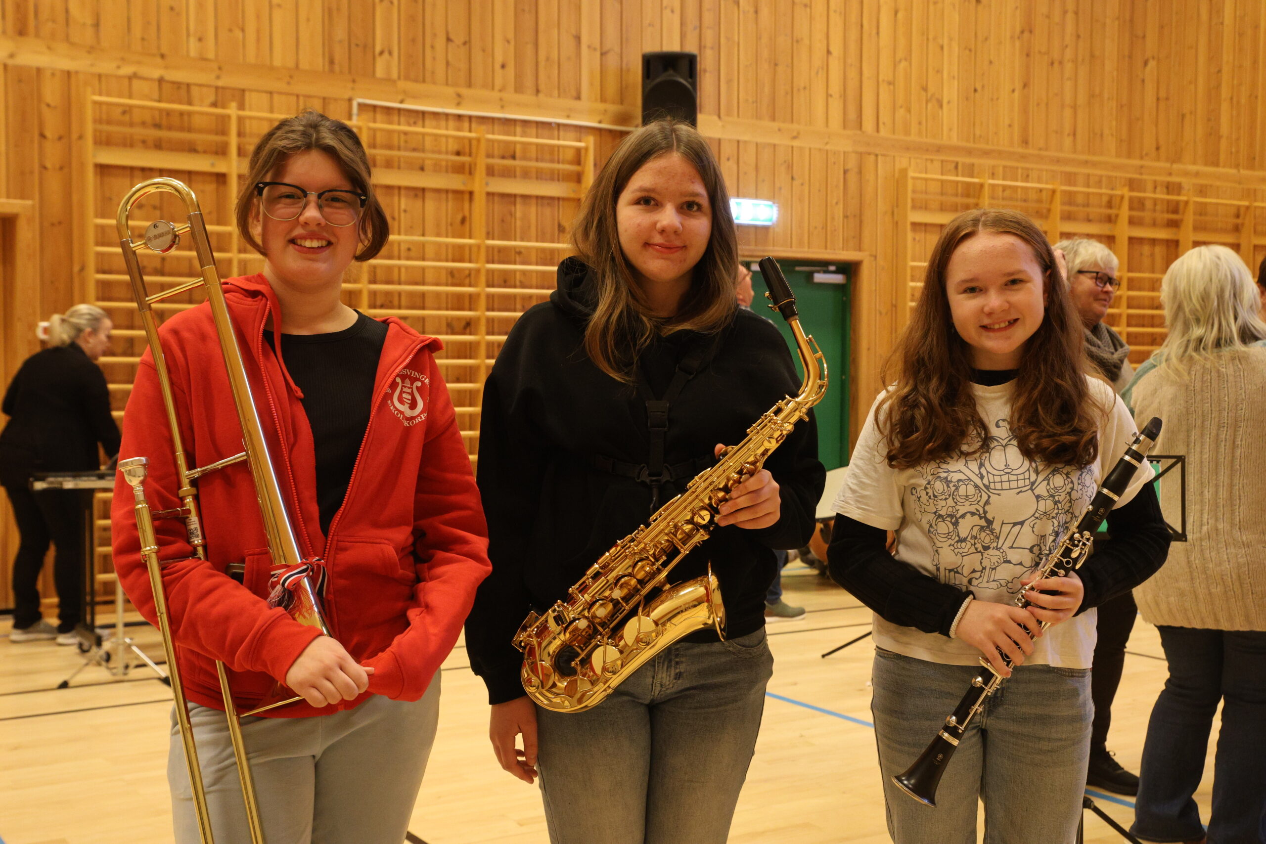 En slitsom, men morsom øvingshelg var det for (f.v.) Pernille Røkberg, Frida Sofie Hansen og Kaia Emilie Rymoen. Nå gleder de seg til lørdag.