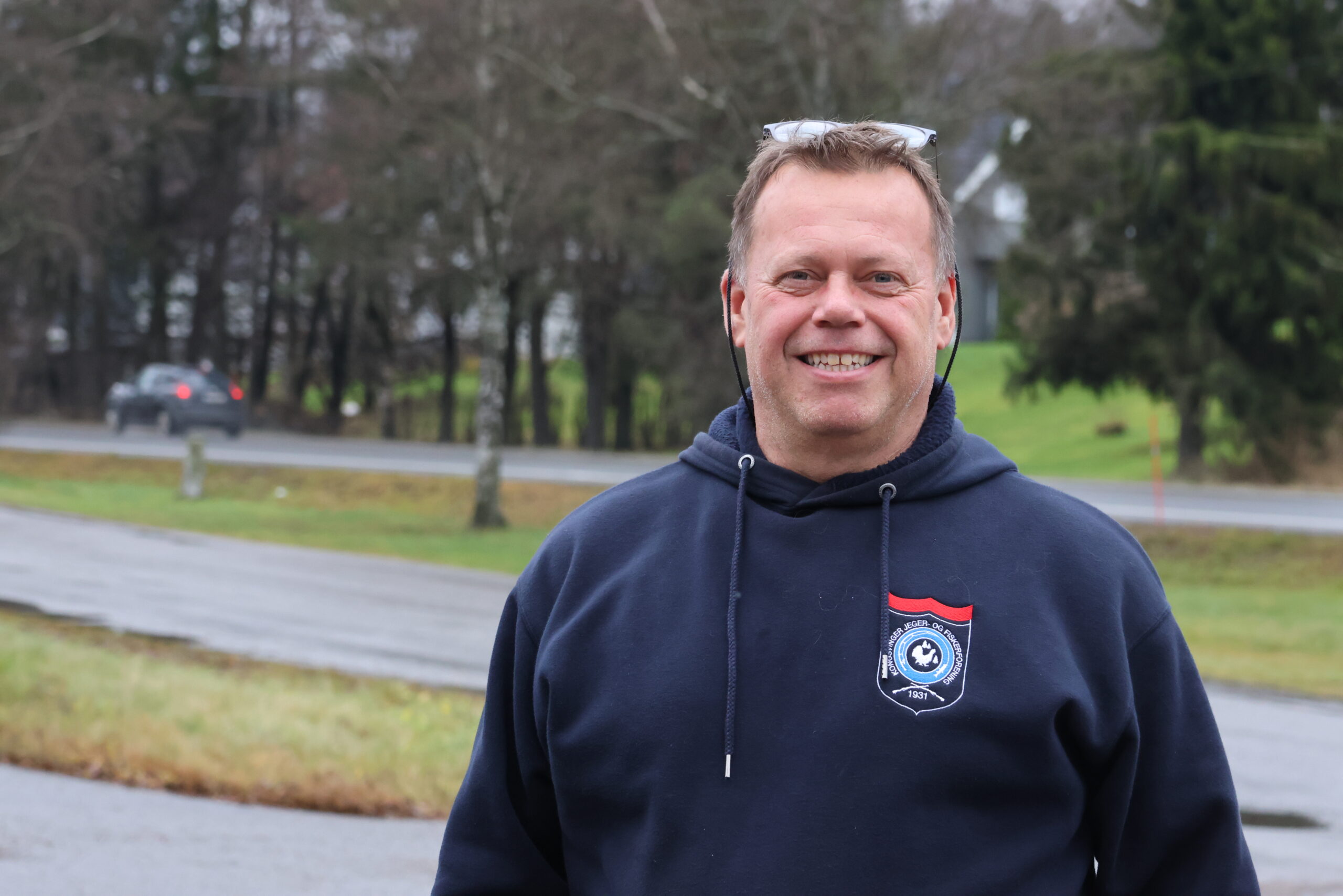 Øystein Hagen, jegerprøveinstruktør hos Kongsvinger Jeger og fiskeforening, forteller om god interesse for deres jegerprøvekurs.