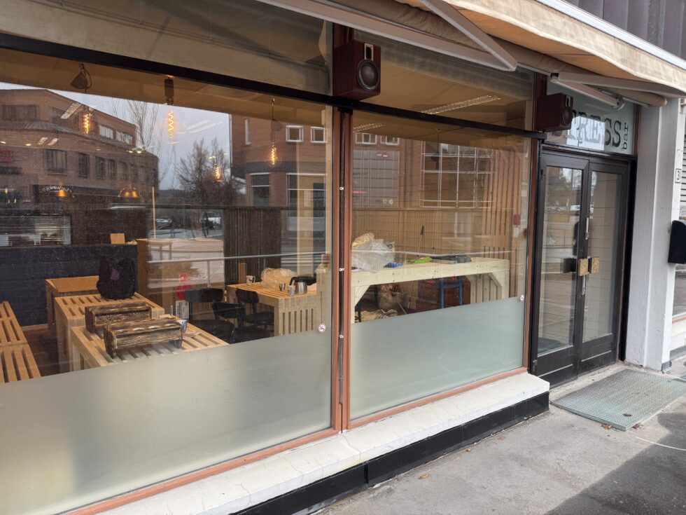 Lokalene i Storgata 3 i Vesta Hygea-bygget er under oppussing. Her åpner det snart en kafe og pub.