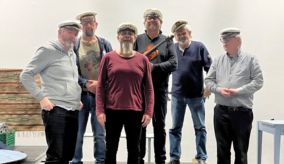 VM-Trosserne inntar Rådhus-Teatret lørdag 15. november. Fra venstre Even Finsrud, Lars Ovlien, Kjetil Foseid, Lars Tyholt, Kjetil Hjerpseth, og Øyvind Roos