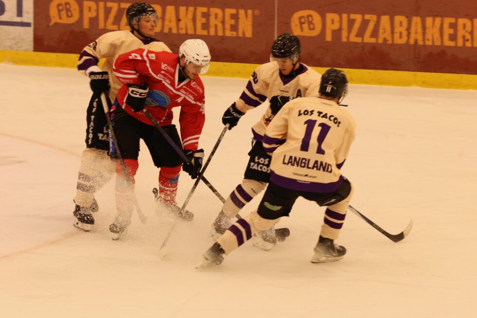 Aleksander Stømner spilte sin match nummer 100 for Kongsvinger Ishockey. Det ble ikke den feiringen han hadde håpet på.