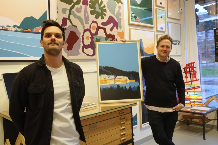 Joakim Heldal Lund (t.v.) og Kristian Strømme ser frem til lørdag. Da åpner de Frameshop Innlandet på Kongsvinger.