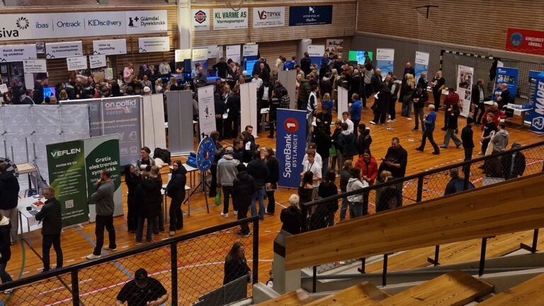 Mange var innom Yrkes- og Utdanninsmessa i Tråstadhallen tirsdag kveld.