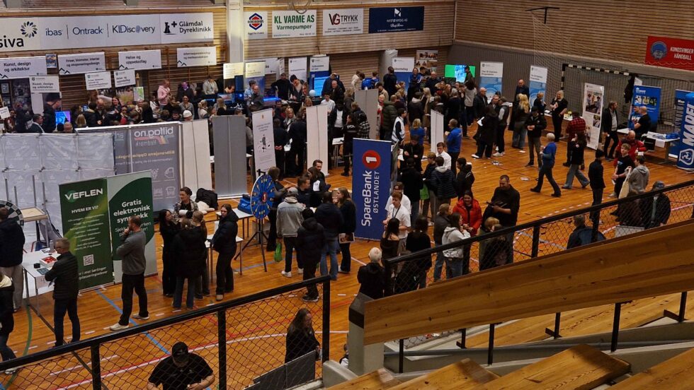 Mange var innom Yrkes- og Utdanninsmessa i Tråstadhallen tirsdag kveld.