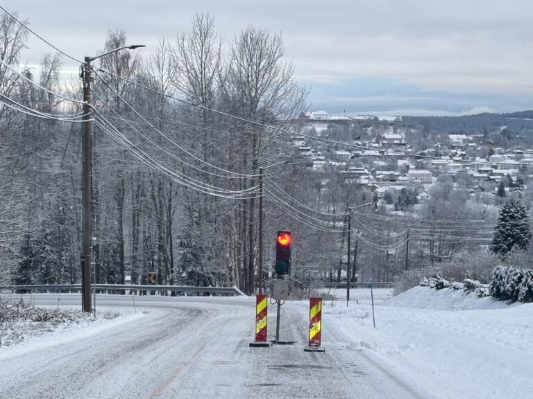 Deler av Bæreiavegen har siden tirsdag vært lysregulert og med trafikk i et felt.
