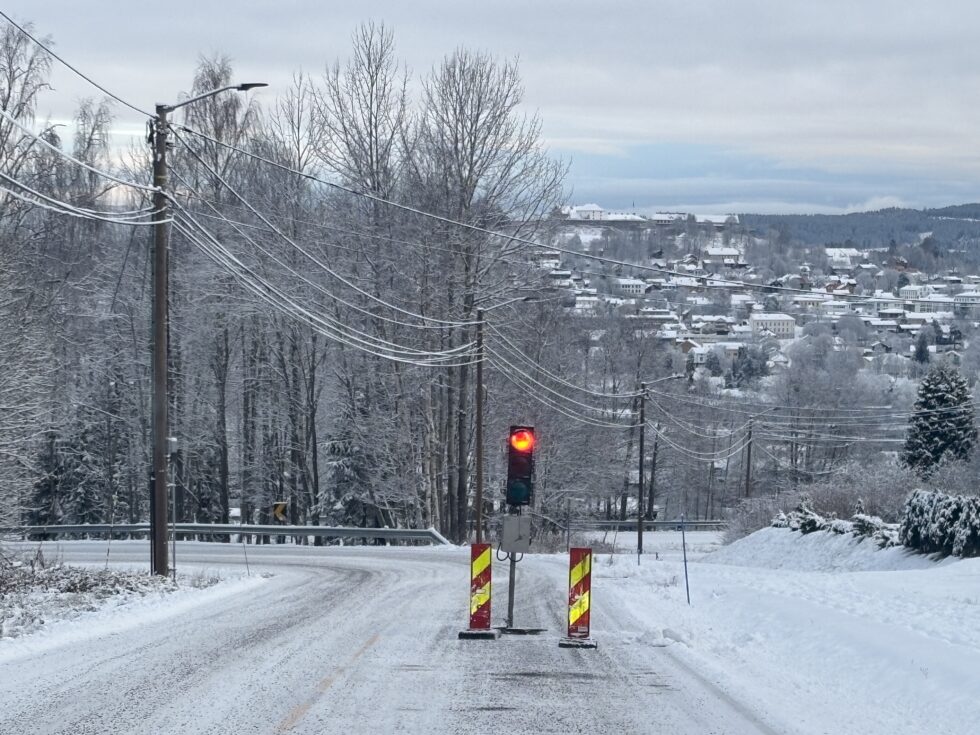 Deler av Bæreiavegen har siden tirsdag vært lysregulert og med trafikk i et felt.