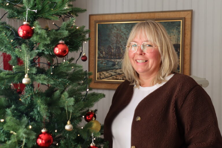 Marita Alfredsen Hagen gleder seg til å komme i julesteming under julemarkedet på Brandval.