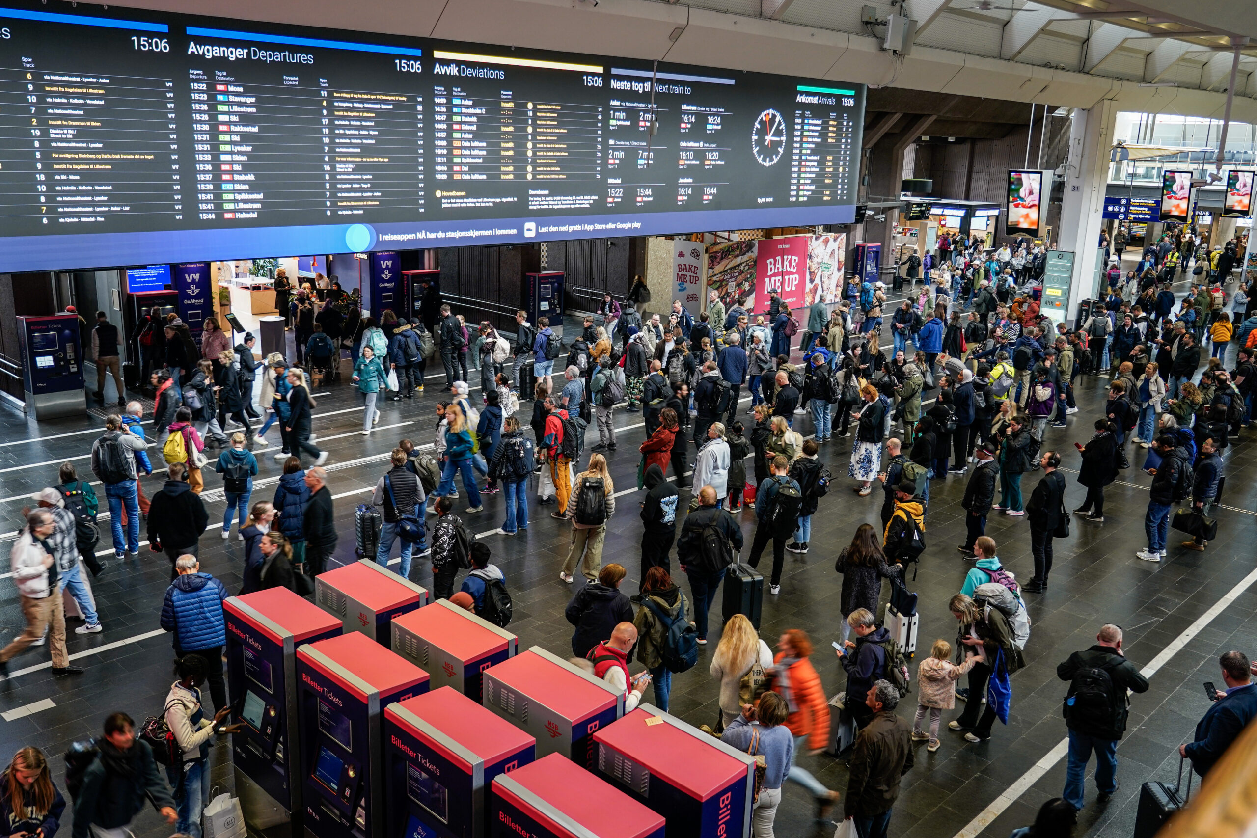 I mai ble flere tog forsinket eller innstilt etter at Lillestrøm stasjon ble stengt for togtrafikk på grunn av en feil.