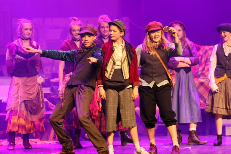 I Oliver Twist blir vi godt kjent med mange av dem som lever på livets skyggeside i 1800-tallets London.
