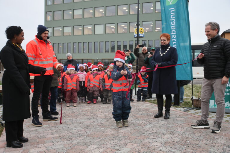 Snoren er klippet og nå er Kongsvingers kollektivterminal offisielt åpnet.