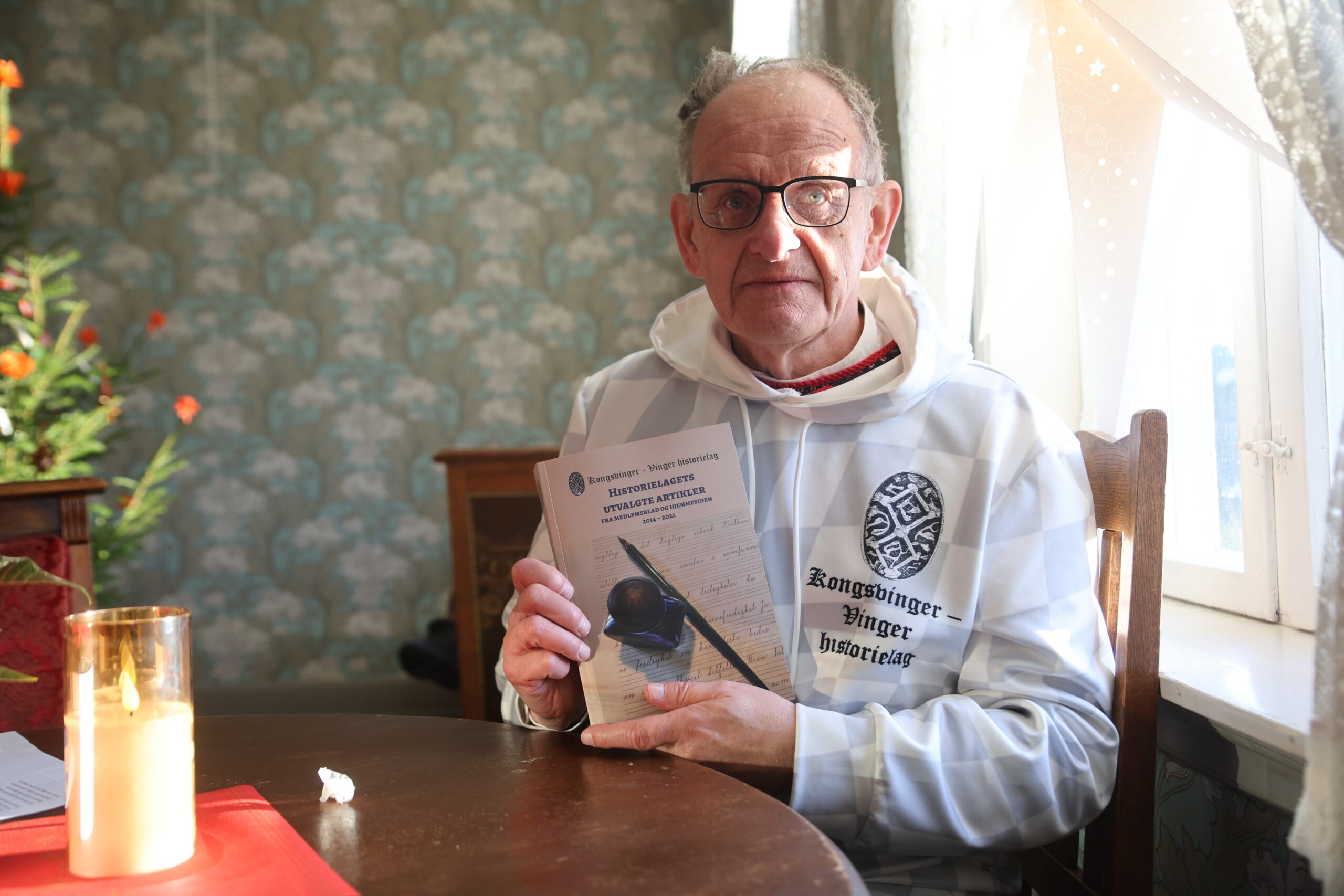 Leder i Kongsvinger- Vinger Historielag, Arve Urlin er mannen som har valgt ut artiklene til deres nyeste bok.