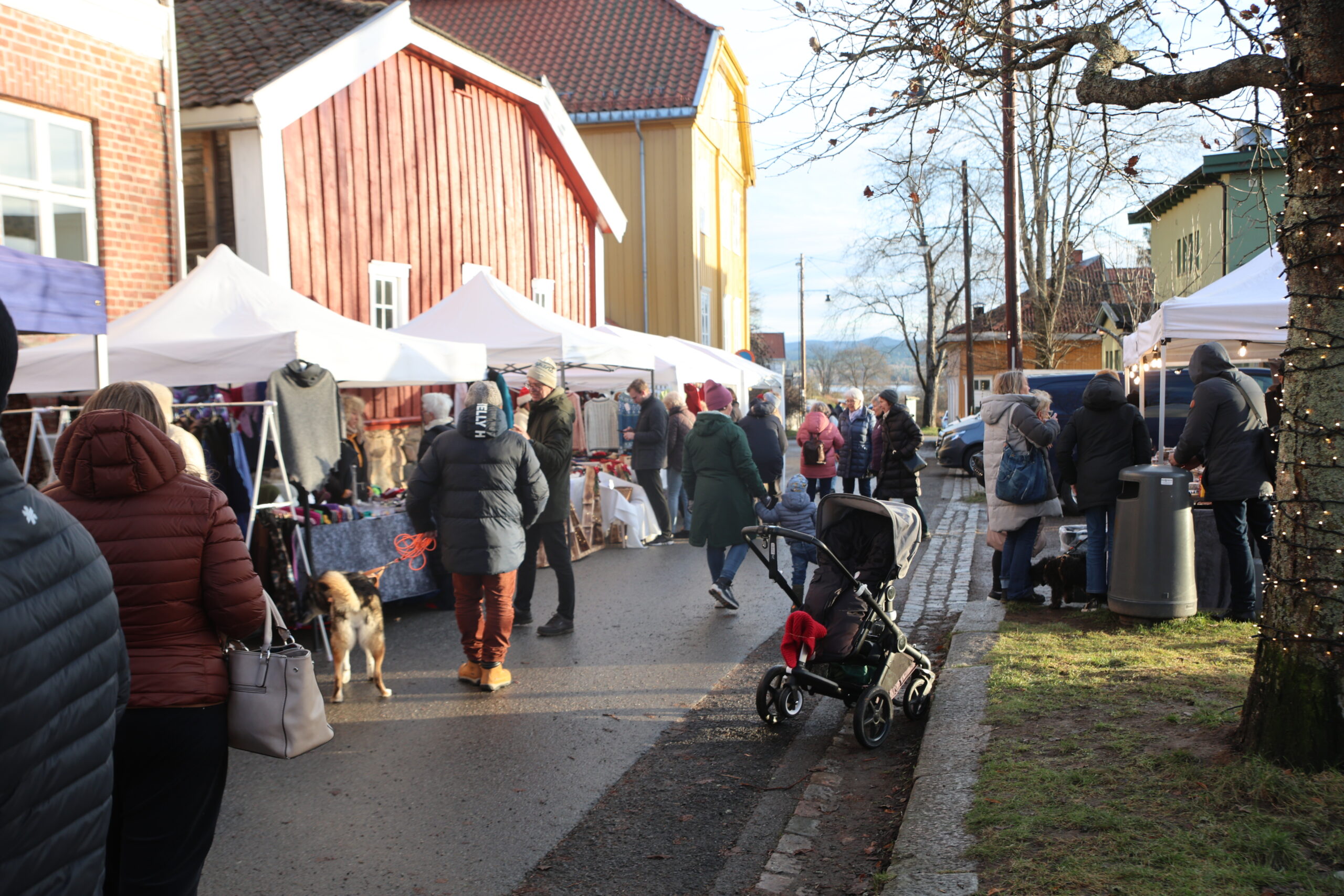 Ingen snø og se, men været var det ikke noe å si på under årets julemarked.