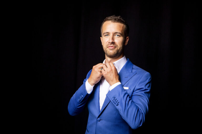 Emil Solli-Tangen holder konsert i Rådhus-Teatret 4.desember.