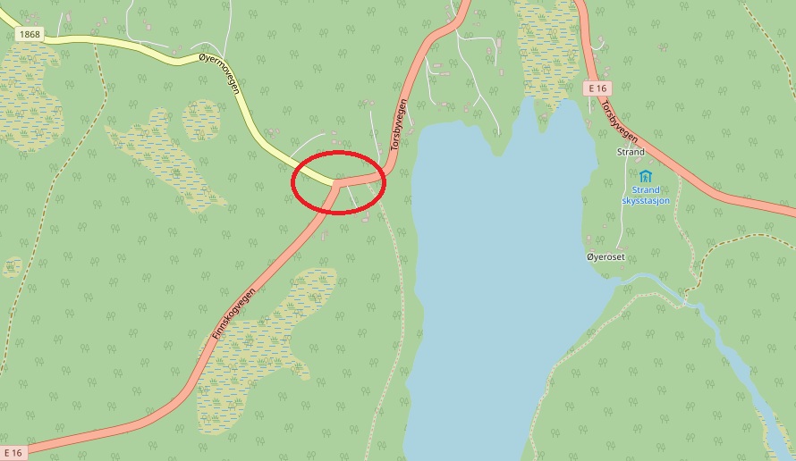 Politiet i Innlandet opplyser at en bil har kjørt i grøfta i krysset Øyermovegen og E16 Torsbyveien. Trafikken kan komme seg forbi, opplyser politiet videre.